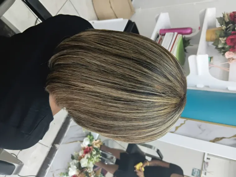 Nuance blond clair et brushing droit, Le Port, FANTASIA HAIR BEAUTY