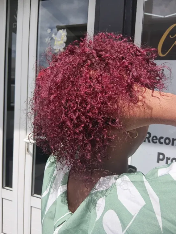 Coloration violine sur femme , Le Port, FANTASIA HAIR BEAUTY