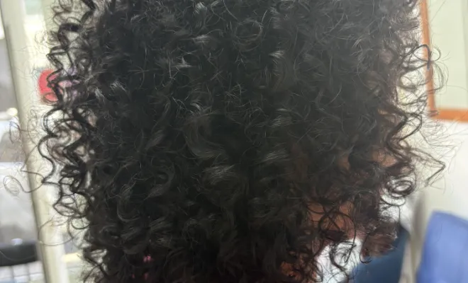 Coupe et touching sur cheveux mi long 