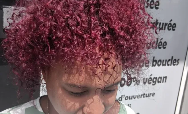 Coloration violine sur femme , Le Port, FANTASIA HAIR BEAUTY