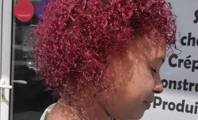 Coloration violine sur femme , Le Port, FANTASIA HAIR BEAUTY