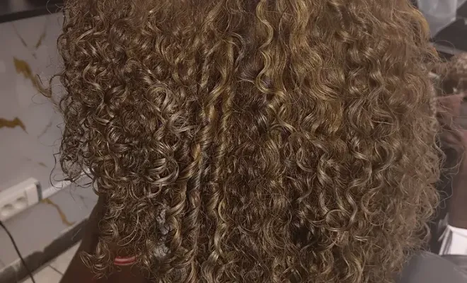 Réalisation blond clair dorée au Port 97420, Le Port, FANTASIA HAIR BEAUTY