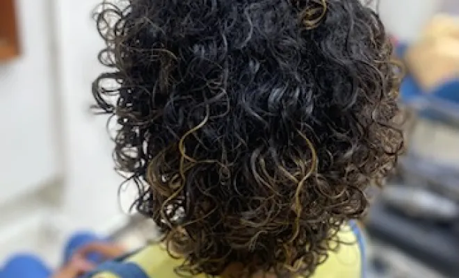 Coupe de transformation sur cheveux bouclés , Le Port, FANTASIA HAIR BEAUTY